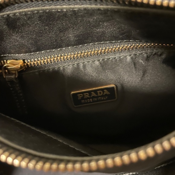 Prada purse - Picture 2 of 2
